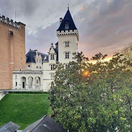 Vue Magique Sur Le Chateau Dans Un Quartier Populaire โป ภายนอก รูปภาพ