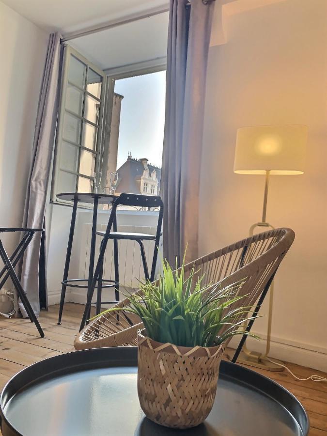 Vue Magique Sur Le Chateau Dans Un Quartier Populaire โป ภายนอก รูปภาพ